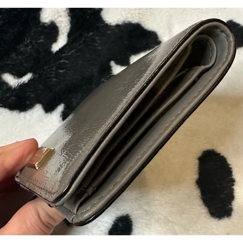 KATE SPADE Tellie Bixby Place Patent Leather‎ Bifold Wallet - Gray Dusk City